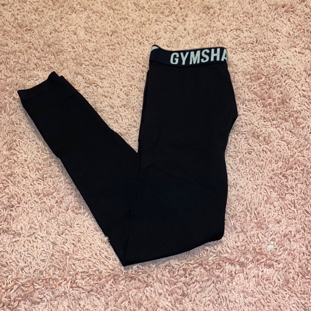 Gym shark leggings